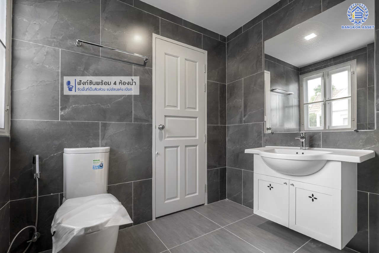 คฤหาสน์มือสองตกแต่งใหม่ ม.ลัดดารมย์ เพชรเกษม69  ตกแต่งหรูหราดีไซน์สุด Classic เนื้อที่ 103.2 ตร.ว. ฟังก์ชันจัดเต็ม 4 ห้องนอน 4 ห้องน้ำ จอดรถได้ถึง 4 คัน พร้อมพื้นที่สนามหญ้าด้านข้างกว้างกว่า 200 ตร.ม. บนทำเลศักยภาพ เชื่อมต่อหลายเส้นทาง ใกล้เดอะมอลล์บางแค จุดขึ้นทางด่วน "เพชรเกษม" และรถไฟฟ้าสายสีน้ำเงิน "สถานีหลักสอง"...